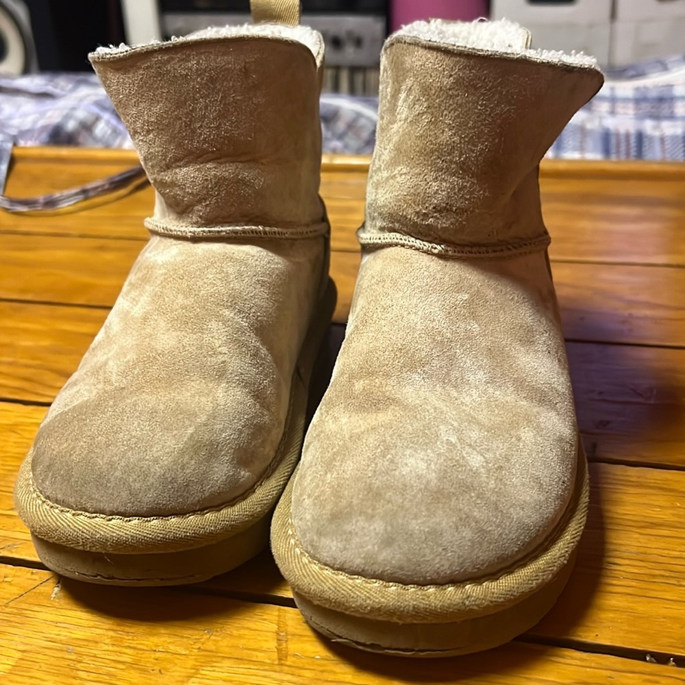 Ugg style boots